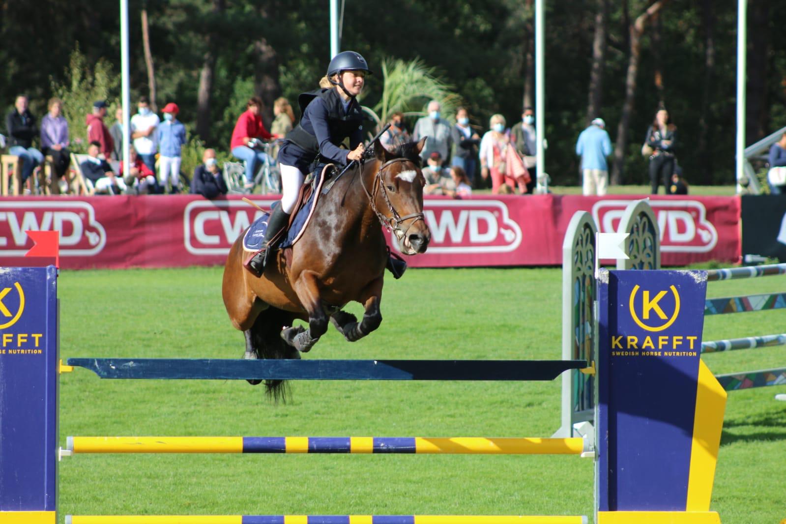 Emma_Douillet_Springreiterin